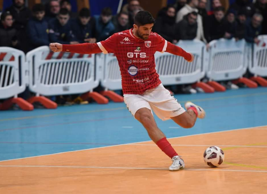 Calcio A Anteprima Capurso Leggiero C E Alza Il Muro Biancorosso